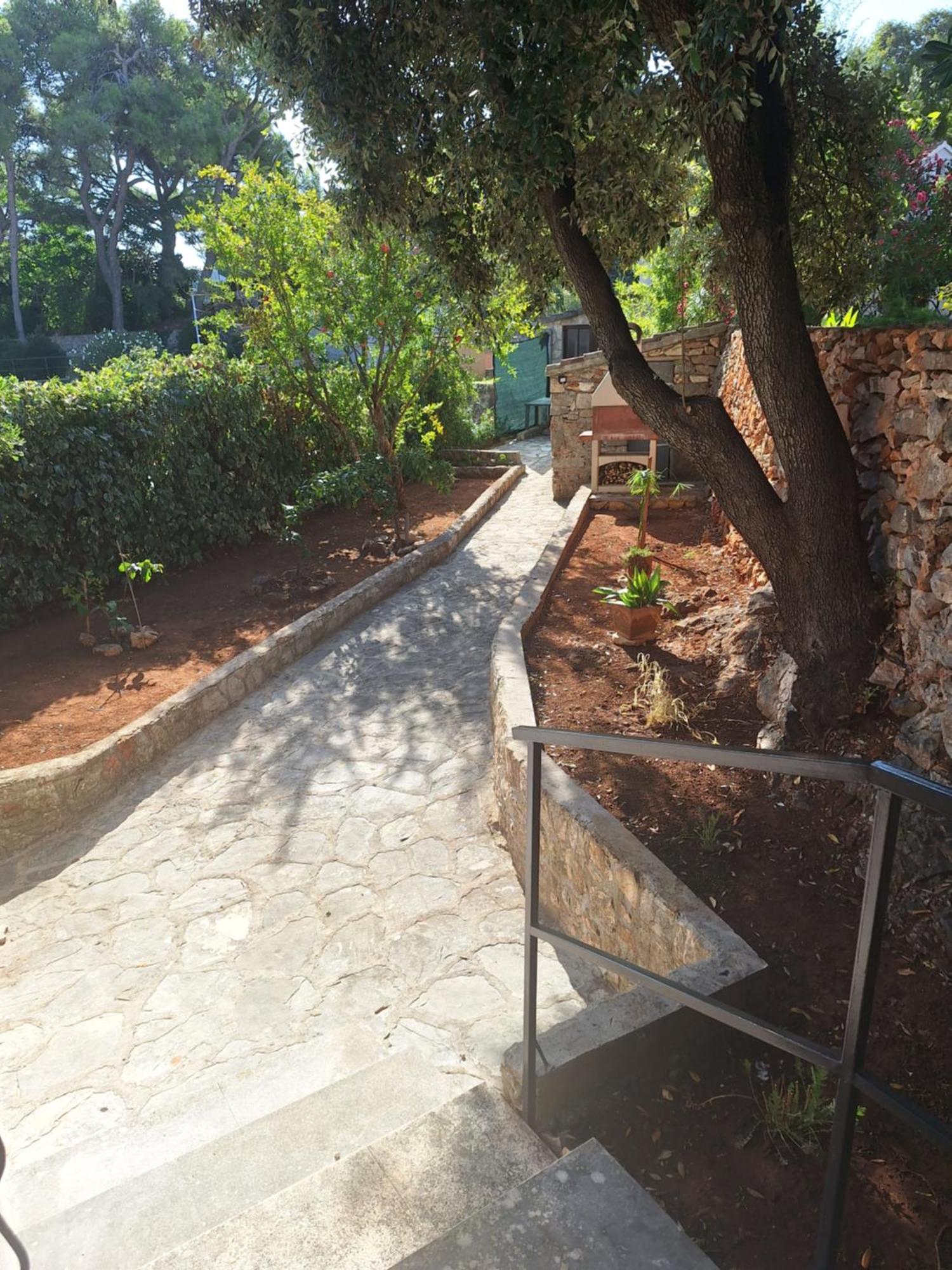 Two-Bedroom Apartment With Sea View,Big Terrase And Garden Stari Grad  Bagian luar foto