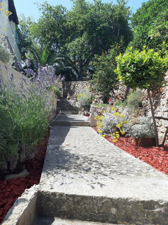 Two-Bedroom Apartment With Sea View,Big Terrase And Garden Stari Grad  Bagian luar foto