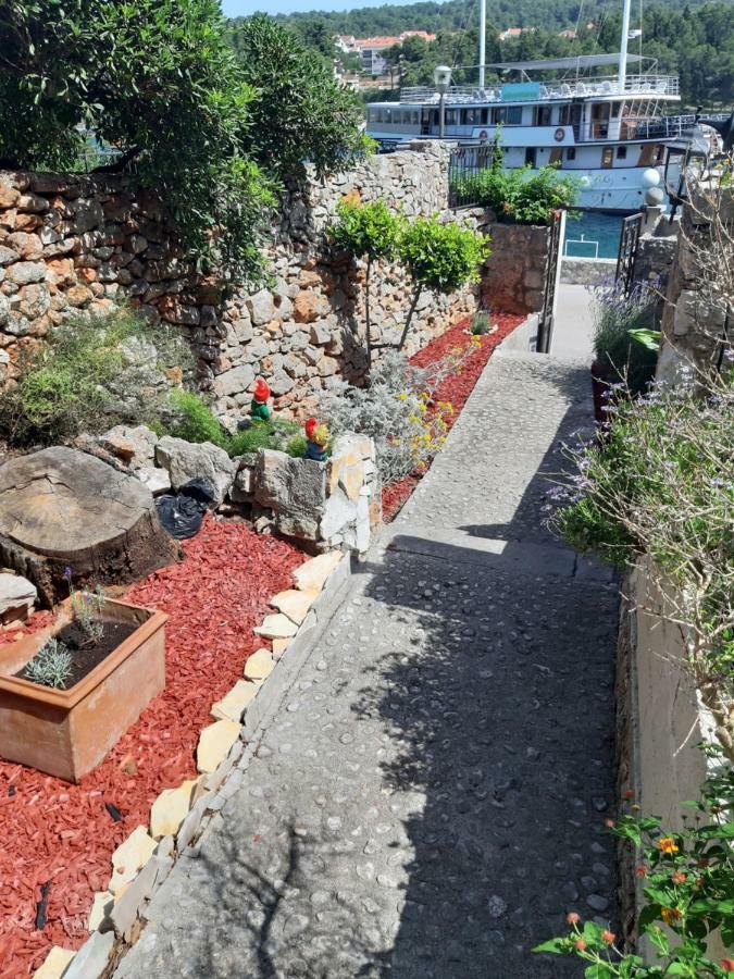 Two-Bedroom Apartment With Sea View,Big Terrase And Garden Stari Grad  Bagian luar foto